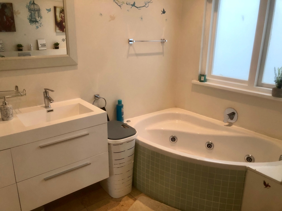 To Let 2 Bedroom Property for Rent in Sea Point Western Cape